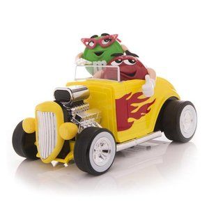 M&M's World Candy Dispenser Rebel Without A Clue Yellow New with Tags